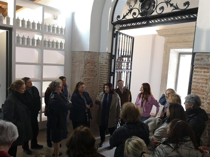Visita con 40 extrabajdores del Hospital Provincial de Almería