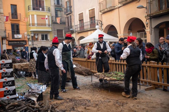 Uno de los actos populares de la Festa de la Calotada de Valls (Tarragona), que inaugura la temporada del 'calot' en Catalunya