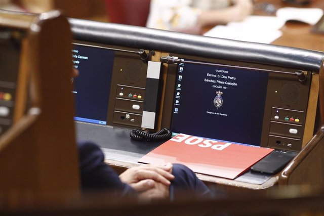 Archivo - El escaño de del presidente del Gobierno en funciones, Pedro Sánchez, durante, durante el debate previo a la segunda votación para la investidura del candidato socialista a la Presidencia del Gobierno.