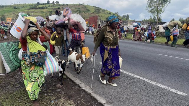 Archivo - Caravana de desplazados en República Democrática del Congo 