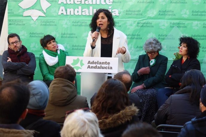 Sandra Heredia, candidata a la alcaldía de Sevilla por Adelante Andalucía, en el acto de su presentación