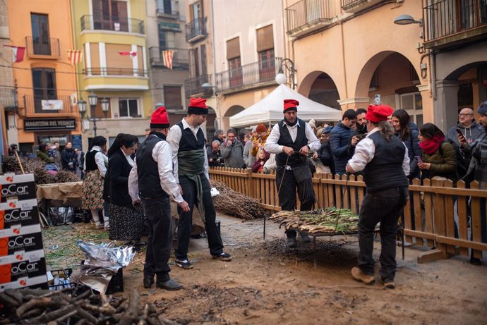 Un dels actes populars de la Festa de la Calotada de Valls (Tarragona), que inaugura la temporada del 'calot' a Catalunya