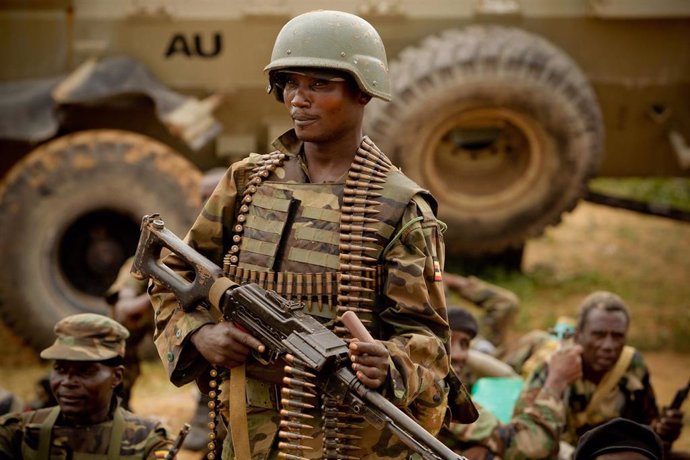 Archivo - Militares ugandeses en Afgoye, Somalia