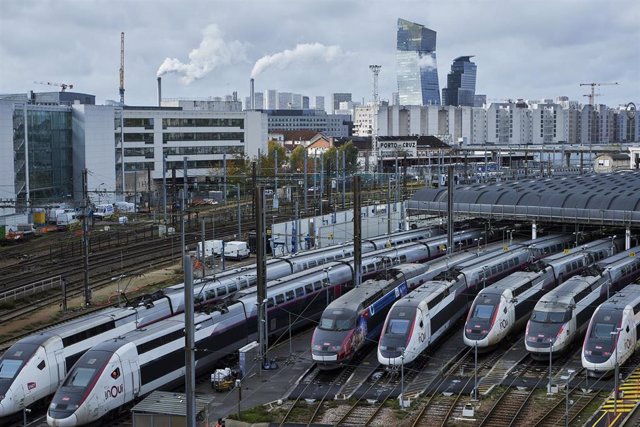 Archivo - Trenes de alta velocidad en París