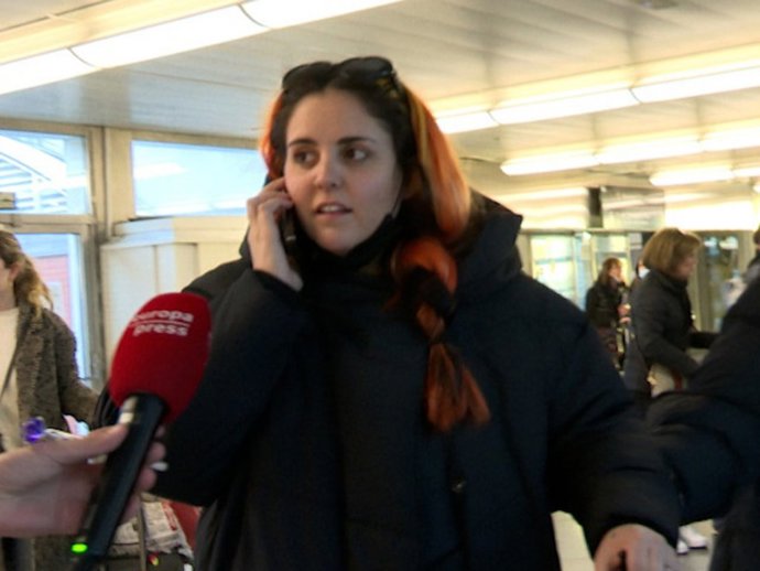 Andrea Compton llegando a Madrid.