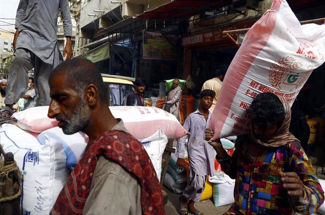 Archivo - Una calle de Karachi, Pakistán