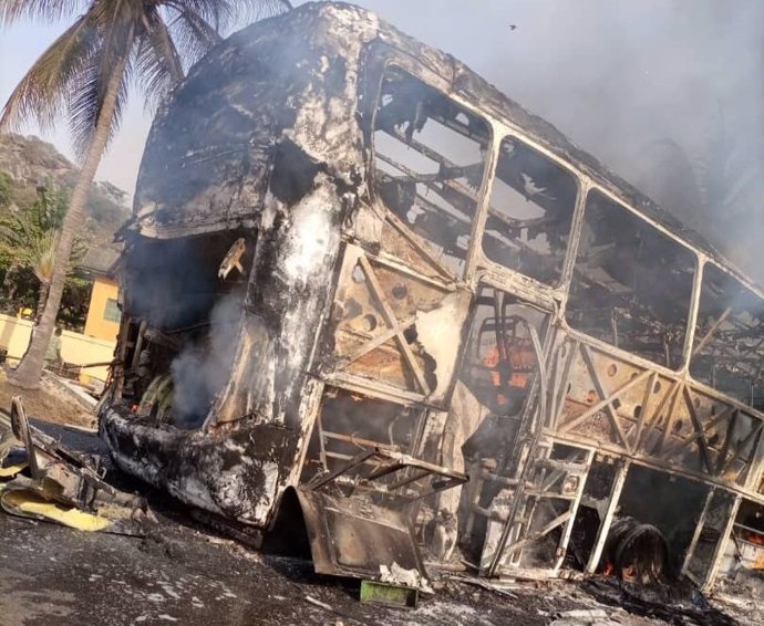 Accidente mortal entre un camión de mercancias y un autobús en Benín