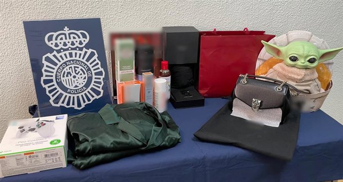 "La Policía Nacional Detiene A Dos Empleados De Una Empresa De Reparto Que Se Apropiaban De Productos De Lujo"