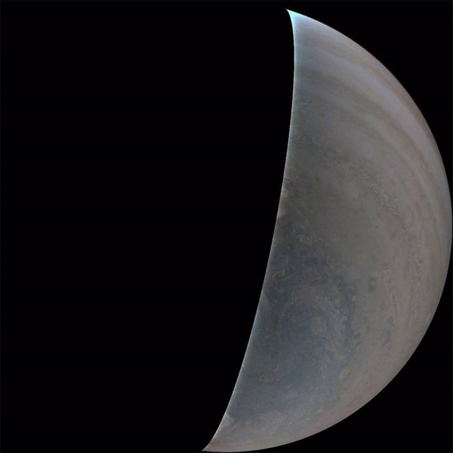 El hemisferio sur de Júpiter fue captado por el generador de imágenes JunoCam a bordo del orbitador Juno de la NASA después de que la cámara volviera a funcionar con normalidad tras un problema que se produjo durante su sobrevuelo el 22 de enero de 2023.