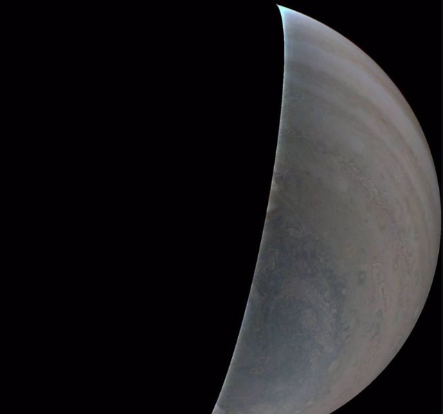 El hemisferio sur de Júpiter fue captado por el generador de imágenes JunoCam a bordo del orbitador Juno de la NASA después de que la cámara volviera a funcionar con normalidad tras un problema que se produjo durante su sobrevuelo el 22 de enero de 2023.