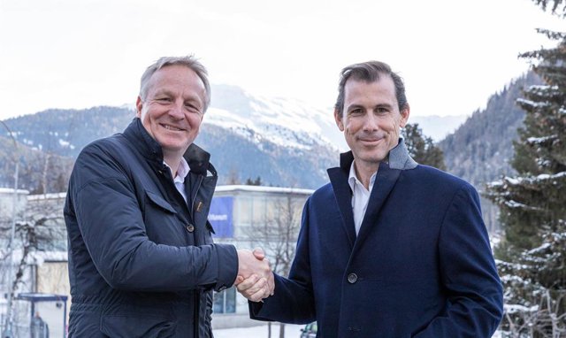 EDP y Cepsa firman una alianza para impulsar el Valle Andaluz del Hidrógeno Verde en Algeciras