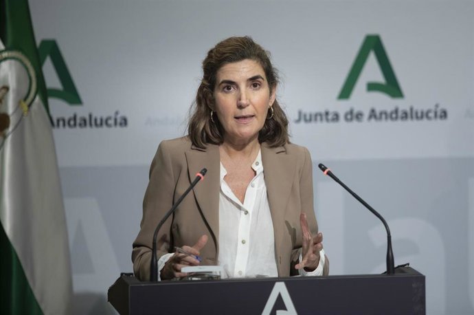 Archivo - Imagen de archivo de la consejera de Empleo, Empresa y Trabajo Autónomo; Rocío Blanco, durante la rueda de prensa posterior al Consejo de Gobierno de la Junta de Andalucía. 