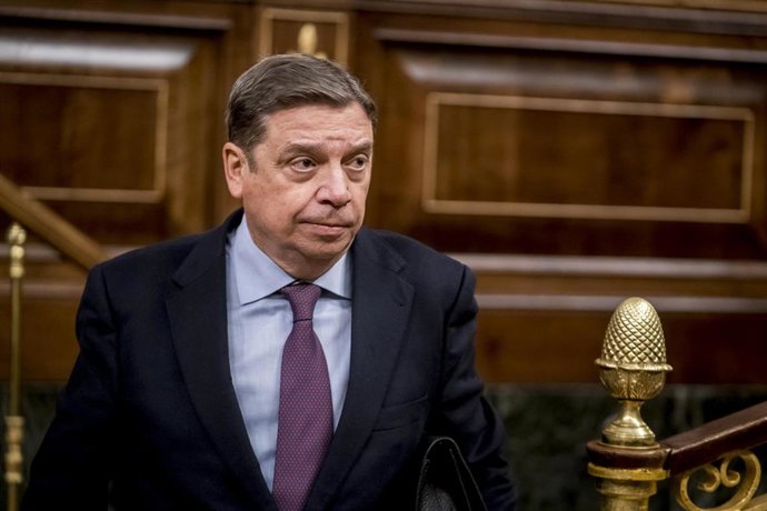 El ministro de Agricultura, Pesca y Alimentación, Luis Planas, durante una sesión plenaria en el Congreso de los Diputados, a 24 de enero de 2023, en Madrid (España). 