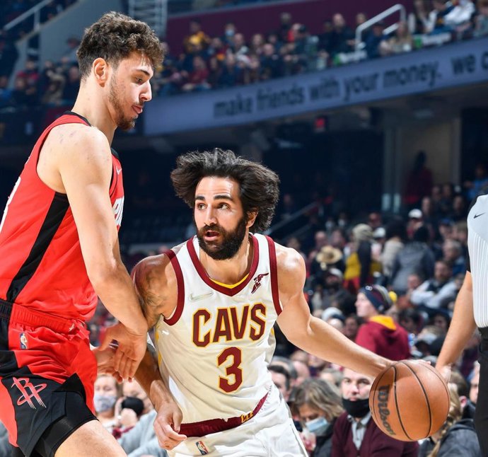 Archivo - Ricky Rubio en una acción del partido con los Cleveland Cavaliers