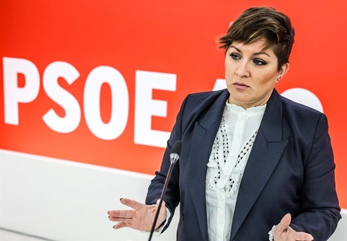 La portavoz del PSOE de Extremadura, Soraya Vega, en rueda de prensa