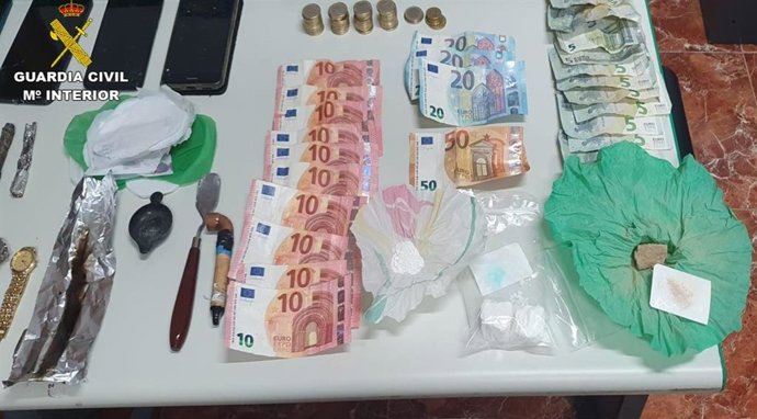La Guardia Civil de Cádiz desmantela dos puntos de venta de droga en Prado del Rey y Espera y detiene a tres personas