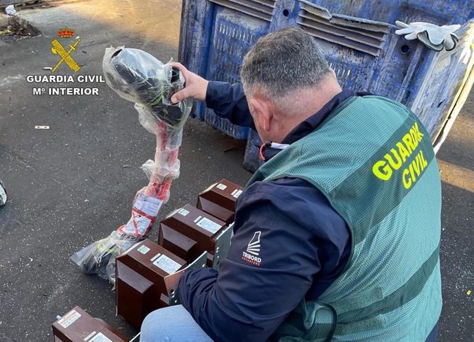 Imagen de los efectos recuperados por la Guardia Civil
