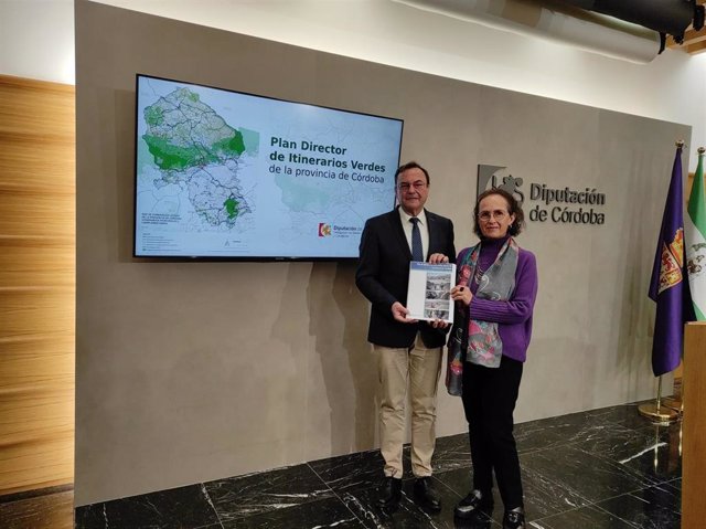 El delegado de Medio Natural y Carreteras de la Diputación de Córdoba, Francisco Palomares, en la presentación del Plan Director de Itinerarios Verdes.
