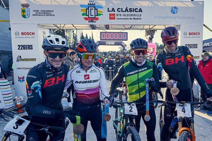 David Valero y Sandra Pastor ganan la Clásica MTB Valdemorillo que homeneajó a los medallistas olímpicos españoles del mountain bike.