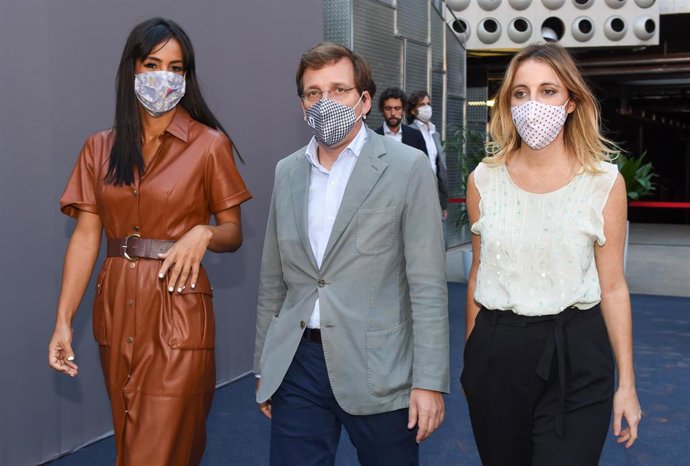 Archivo - (I-D) La vicealcaldesa de Madrid y miembro del Comité Permanente de Cs, Begoña Villacís; el alcalde de Madrid, José Luis Martínez-Almeida; y la delegada del Área de Cultura, Turismo y Deporte, Andrea Levy 