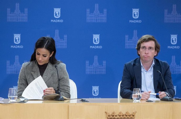 Archivo - El alcalde de Madrid, José Luis Martínez-Almeida, y la vicealcaldesa de la capital, Begoña Villacís.
