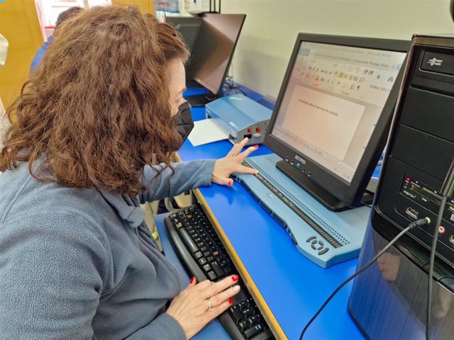 Nuevos equipos informáticos en Apascide, en Salteras (Sevilla).