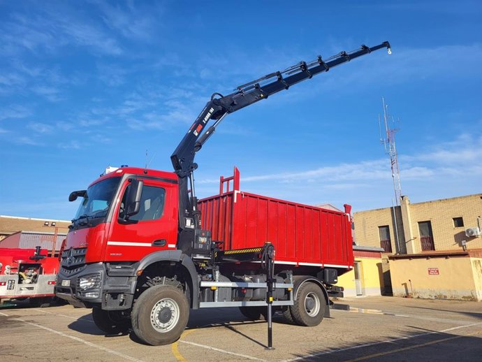 Camión grúa de bomberos de la DPZ.