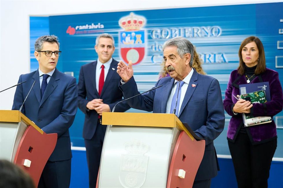 El presidente de Cantabria, Miguel Ángel Revilla, interviene tras una reunión con el ministro de la Presidencia, Félix Bolaños