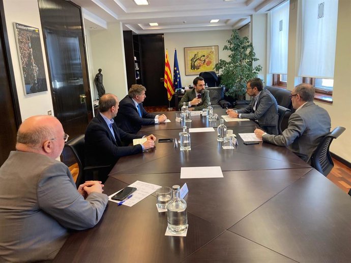 Torrent ha participado  en una reunión con representantes de Foment del Treball, Pimec y Amec