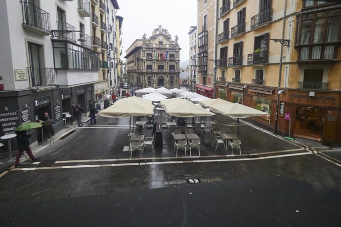 Archivo - Vista general de la plaza del Ayuntamiento de Pamplona.