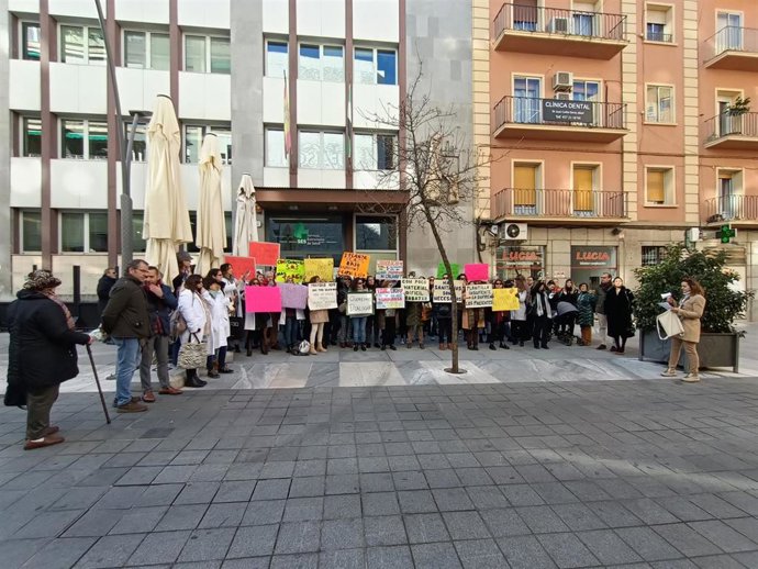 Protesta de enfermería frente a la Gerencia del SES en Cáceres