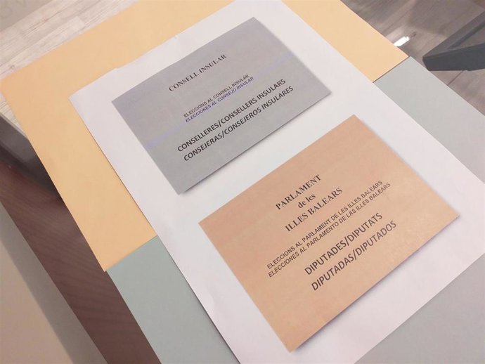 Archivo - Las papeletas para las elecciones a los Consells y al Parlament de 2019. Archivo. 