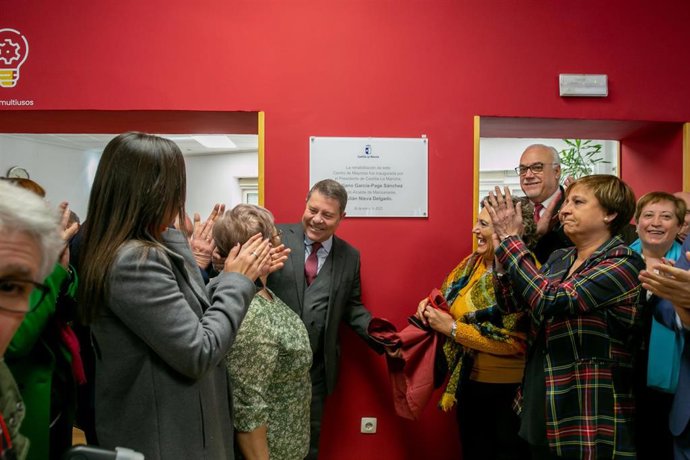 El presidente de Castilla-La Mancha ha inaugurado las obras de reforma del Centro de Mayores de Manzanares.