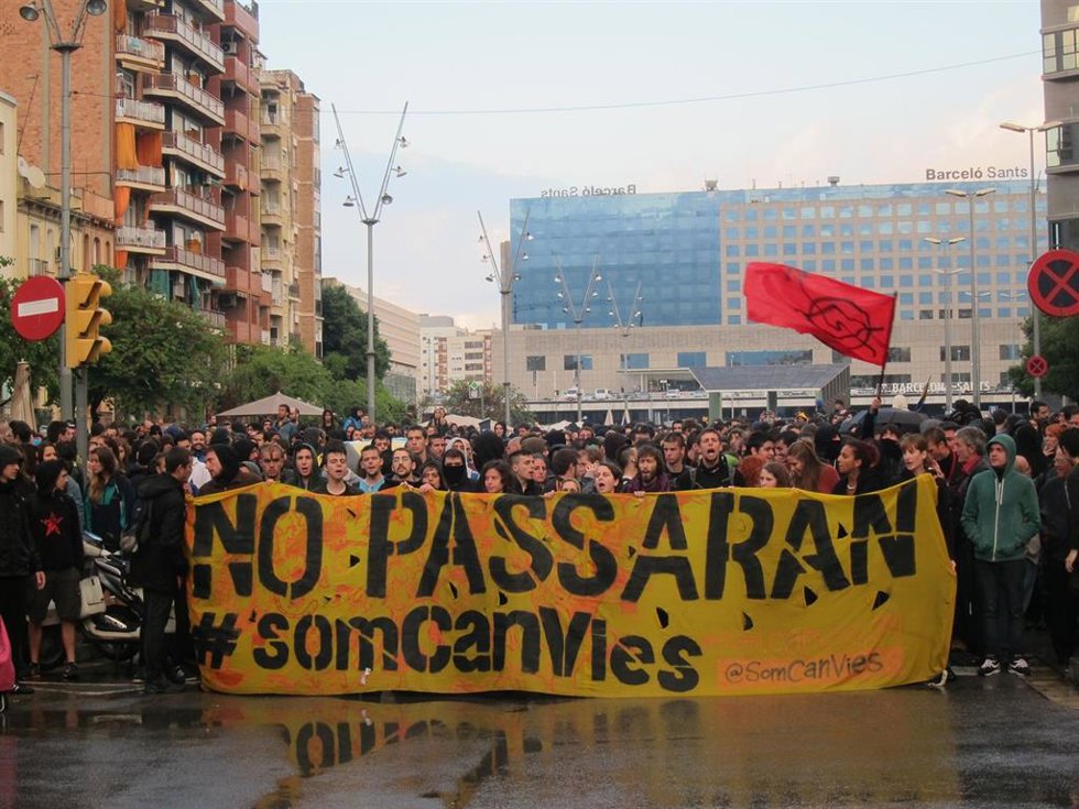 Archivo - Manifestación por el desalojo del centro 'okupa' de Can Vies