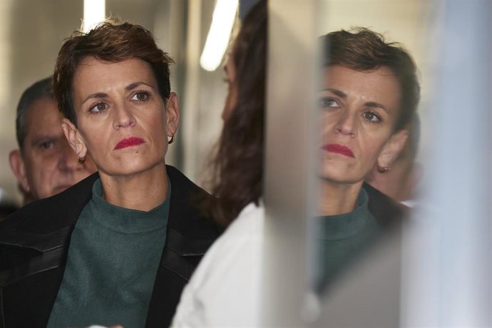 La presidenta de Navarra, María Chivite, durante un encuentro en el Centro Nacional de Tecnología y Seguridad Alimentaria (CNTA), a 24 de enero de 2023, en San Adrián, Navarra (España). El encuentro tiene el fin de potenciar la colaboración en los temas