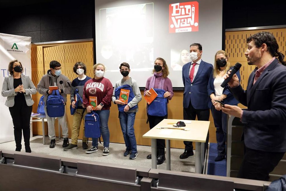 Imagen de la primera edición del concurso de monólogos científicos Reimagina la Ciencia