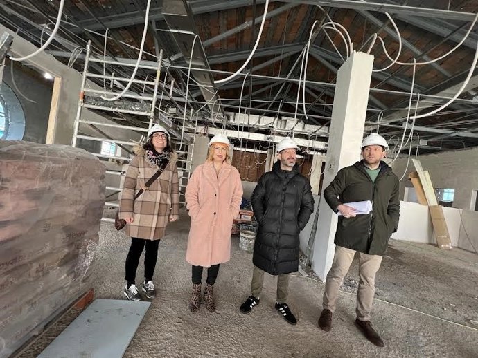 El Alcalde de Siero, segundo por la derecha