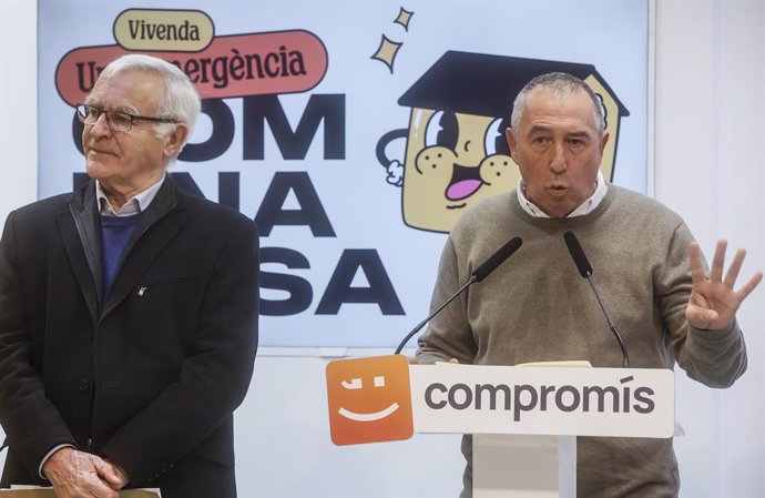 L'alcalde de Valncia i portaveu de Compromís per Valncia, Joan Ribó, juntament amb el portaveu i diputat de Compromís en el Congrés dels Diputats, Joan Baldoví, en roda de premsa