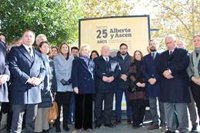 Una muestra en la Puerta de Jerez rememora el asesinato de Jiménez-Becerril y su esposa a manos de ETA en Sevilla