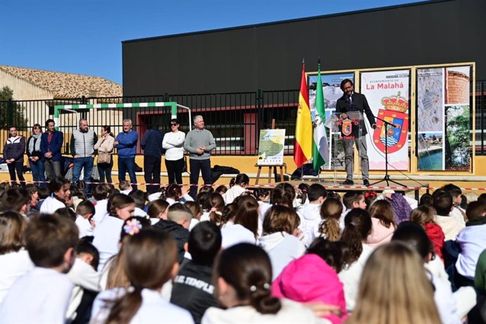 La VIII Convivencia por la Paz reúne a medio millar de alumnos de la Comarca de El Temple en el CEIP San Isidro Labrador de La Malahá (Granada).