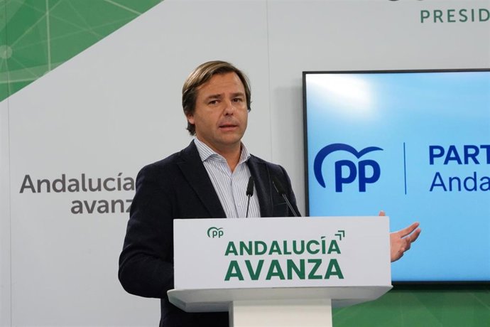 El secretario general del PP-A, Antonio Repullo, este lunes en rueda de prensa.