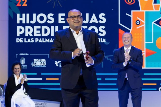 Archivo - Alexis Ravelo en el momento de recibir el título de Hijo Predilecto de Las Palmas de Gran Canaria