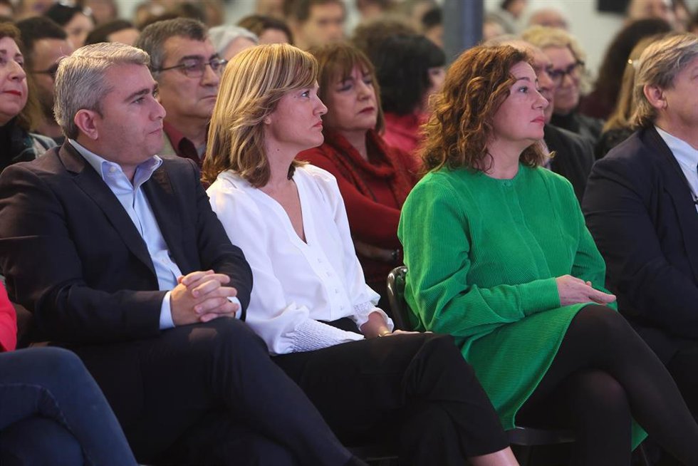 La ministra de Educación y Formación Profesional, Pilar Alegría (c), y la presidenta del Govern de las Illes Balears, Francina Armengol (2d), en la inauguración del Congreso de Formación Profesional de las Illes Balears 