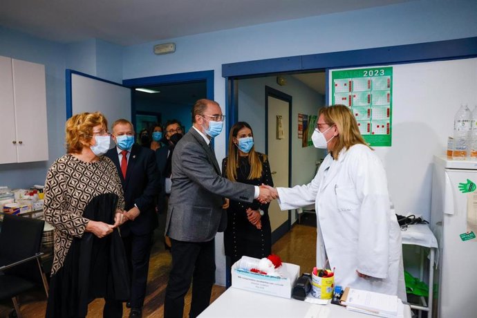 El Presidente Del Gobierno De Aragón, Javier Lambán, En Su Visita A La Residencia De Mayores De Borja.