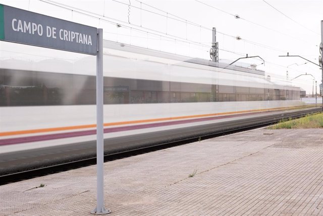 Archivo - Andén de la estación de tren de Campo de Criptana, a 14 de mayo de 2022, en Ciudad Real, Castilla La-Mancha (España). El tren de los Molinos, sale desde Madrid a Campo de Criptana determinados sábados entre el 14 de mayo y el 22 de octubre a un 