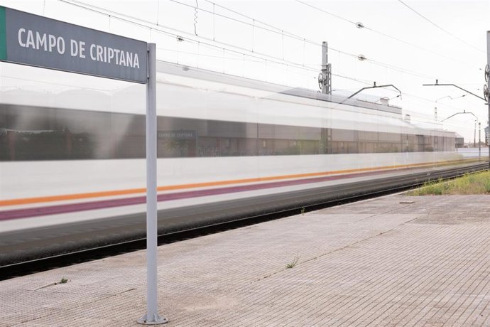 Archivo - Andén de la estación de tren de Campo de Criptana, a 14 de mayo de 2022, en Ciudad Real, Castilla La-Mancha (España). El tren de los Molinos, sale desde Madrid a Campo de Criptana determinados sábados entre el 14 de mayo y el 22 de octubre a u
