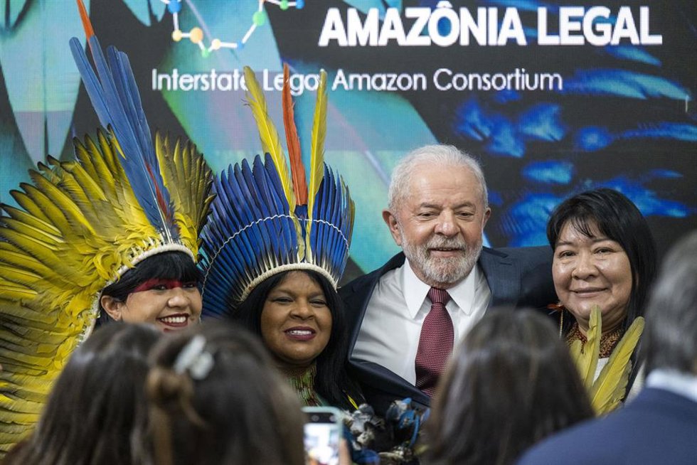 Archivo - Luiz Inacio Lula da Silva junto a la ministra de Pueblos Indígenas Sonia, Guajajara.