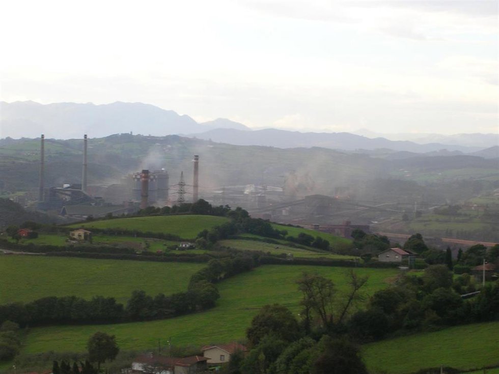 Archivo - Horno alto de Arcelor en la factoría de Veriña, concejo de Gijón