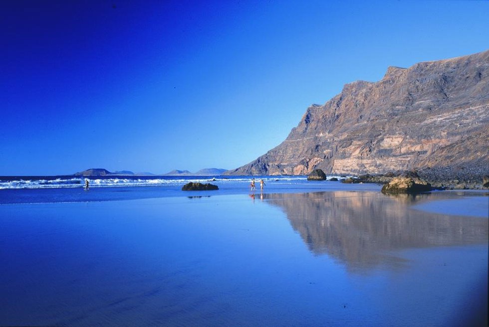 Archivo - Playa de Famara