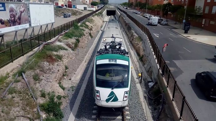 Archivo - Pruebas de Adif en los accesos ferroviarios a Almería tras el soterramiento del Puche